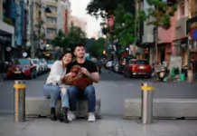 Wie man Hunde auf den Besuch von öffentlichen Einrichtungen (Bücherei, Einkaufszentrum) vorbereitet.